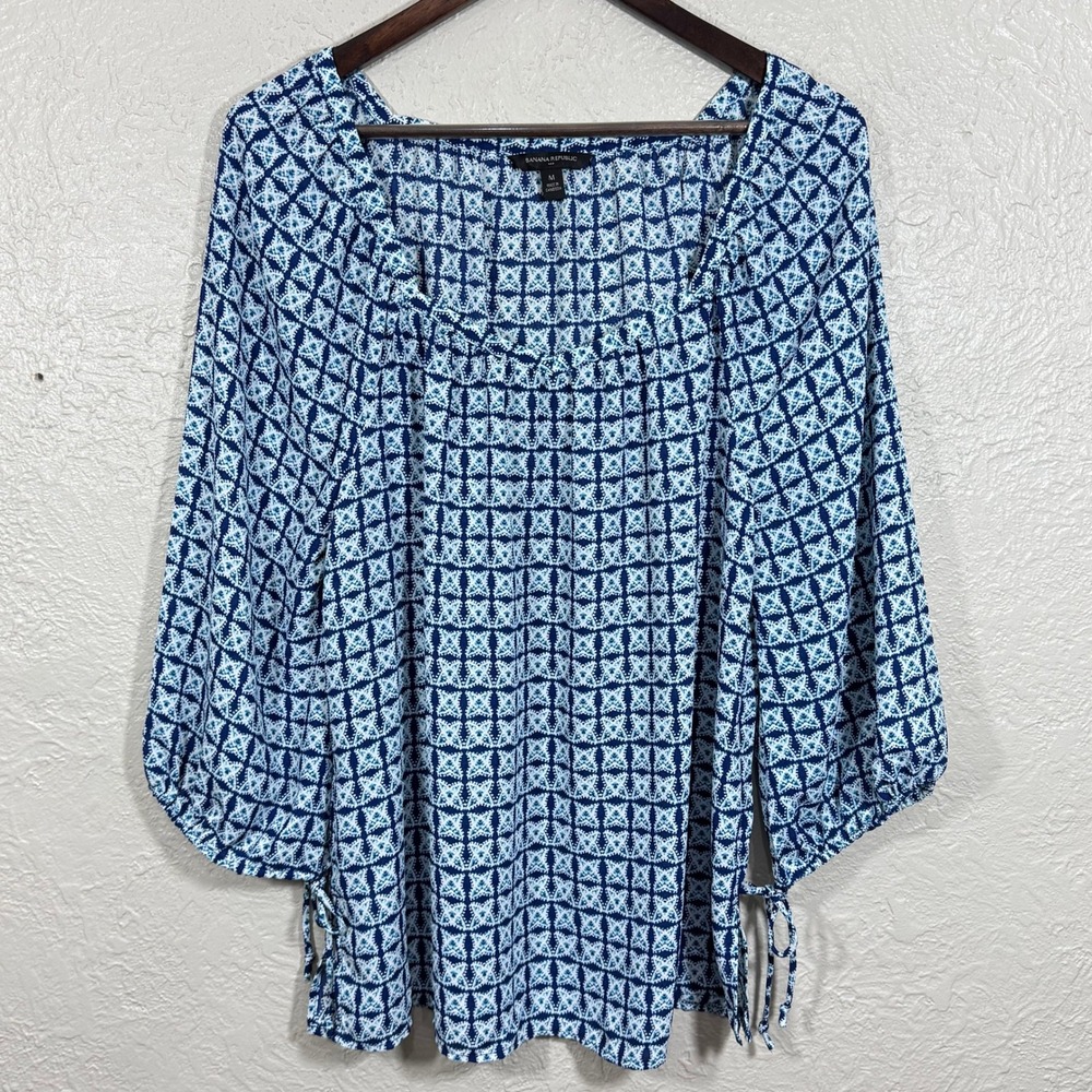 Banana Republic Blouse Medium Geometric Navy Tie Indie Boho Preppy Office Work